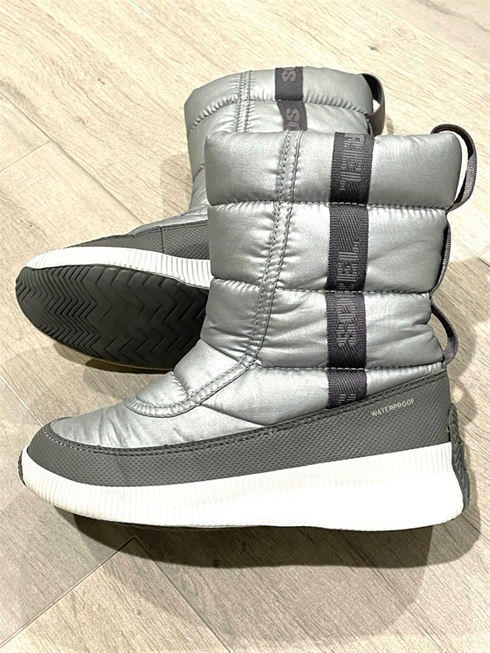 Sorel Women’s Girls Out 'N About™ Puffy Mid  Silver Boot Size 6